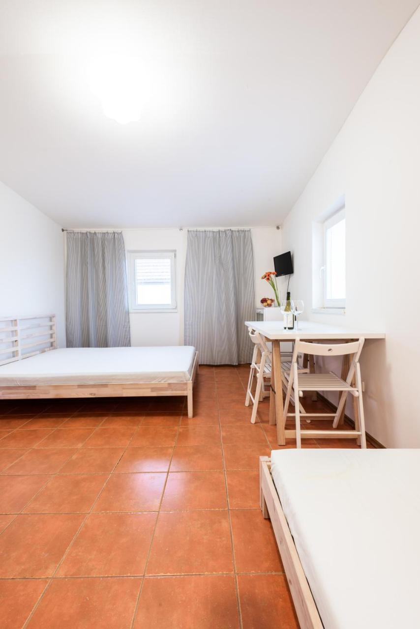Slavia Penzion Mikulov Buitenkant foto